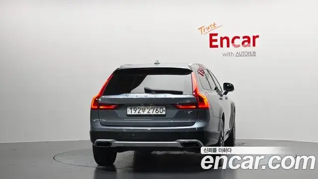 Volvo V90 Cross Country 2019 — Şəkil 25/37