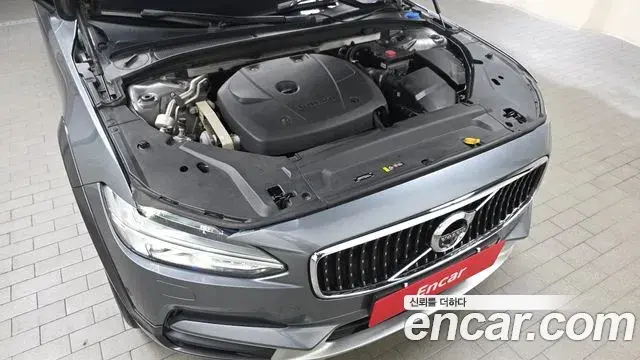 Volvo V90 Cross Country 2019 — Şəkil 28/37