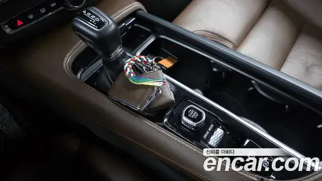 Volvo V90 Cross Country 2019 — Şəkil 33/37