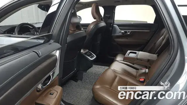 Volvo V90 Cross Country 2019 — Şəkil 7/37