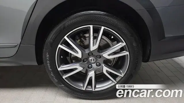 Volvo V90 Cross Country 2019 — Şəkil 35/37