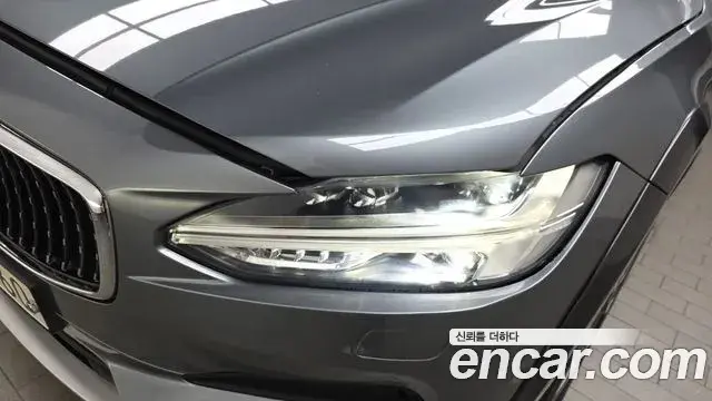 Volvo V90 Cross Country 2019 — Şəkil 8/37