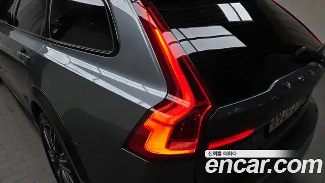 Volvo V90 Cross Country 2019 — Şəkil 16/37