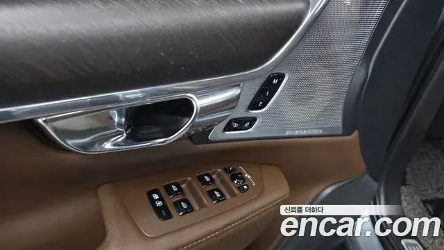Volvo V90 Cross Country 2019 — Şəkil 13/37