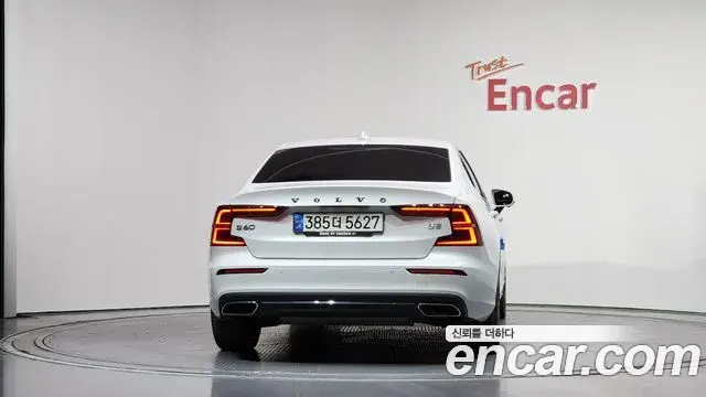 Volvo S60 2020 — Photo 6/20