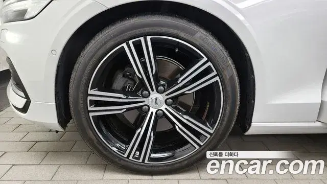 Volvo S60 2020 — Photo 13/20