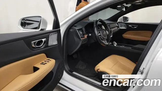 Volvo S60 2020 — Photo 11/20