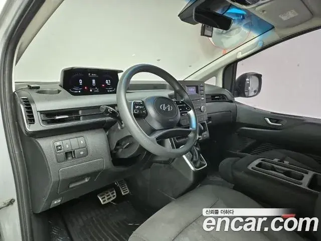 Hyundai Staria 2022 — Photo 2/18