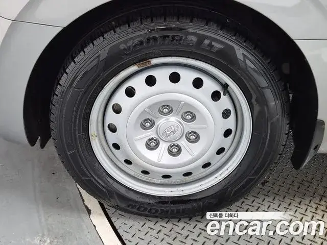 Hyundai Staria 2022 — Photo 3/18