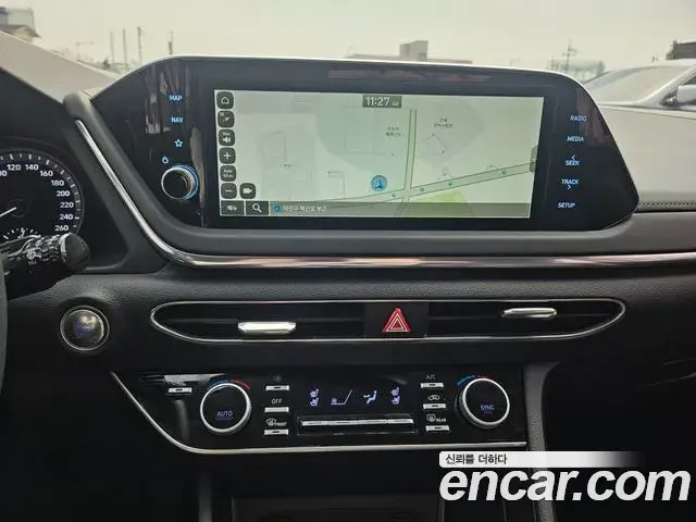 Hyundai Sonata Hybrid 2022 — Photo 12/20