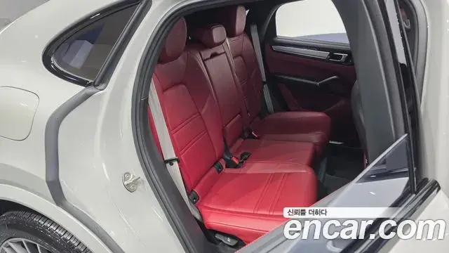 Porsche Cayenne 2022 — Фото 12/20