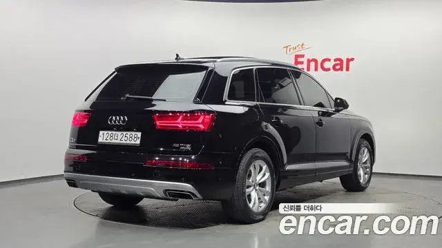 Audi Q7 2019 — Şəkil 5/30