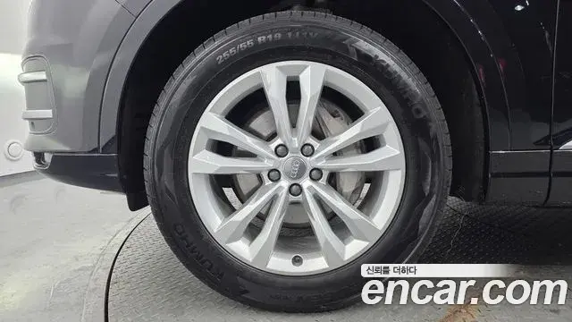 Audi Q7 2019 — Şəkil 7/30
