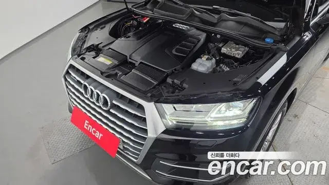 Audi Q7 2019 — Şəkil 28/30
