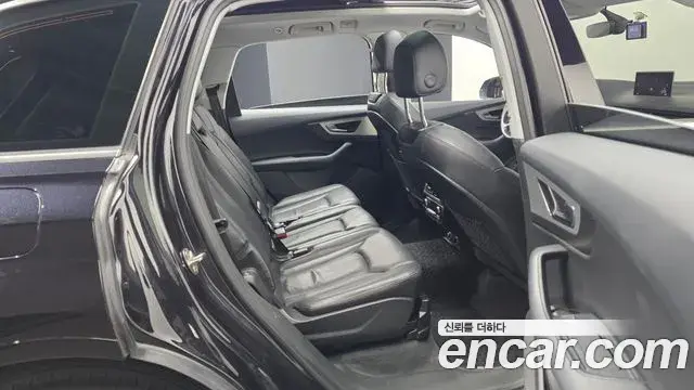 Audi Q7 2019 — Şəkil 10/30