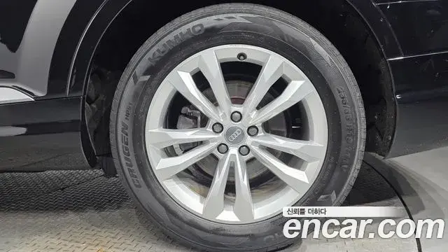 Audi Q7 2019 — Şəkil 8/30