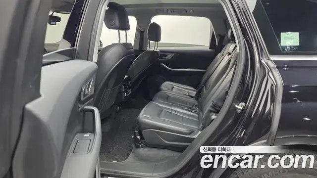 Audi Q7 2019 — Şəkil 18/30