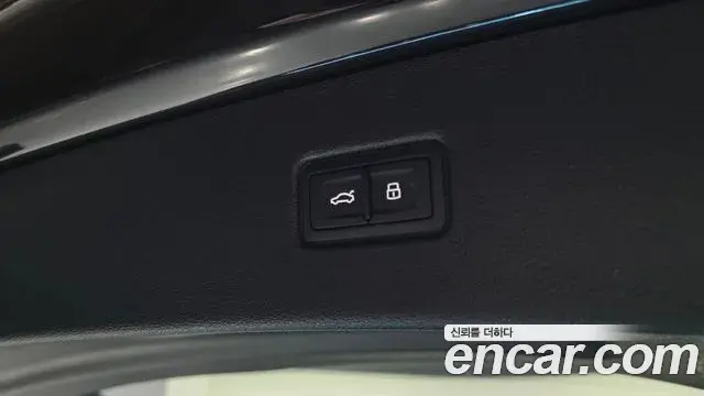 Audi Q7 2019 — Şəkil 29/30