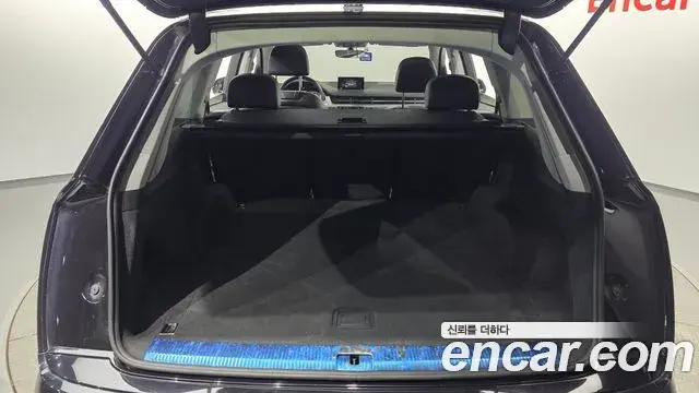 Audi Q7 2019 — Şəkil 21/30
