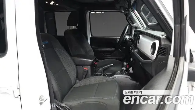 Jeep Wrangler 2021 — Şəkil 9/20
