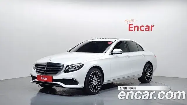Mercedes-Benz E-Class 2020 — Фото 1/20