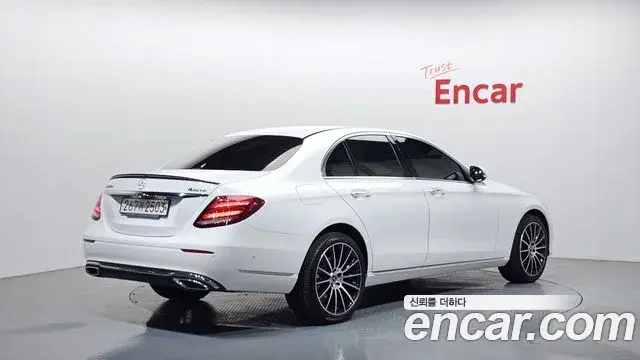 Mercedes-Benz E-Class 2020 — Фото 2/20