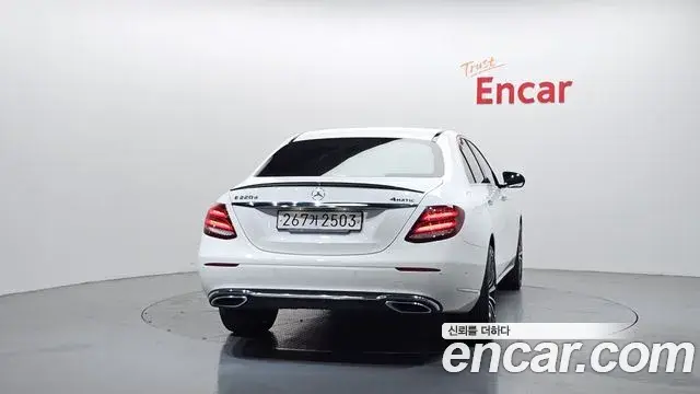 Mercedes-Benz E-Class 2020 — Фото 4/20