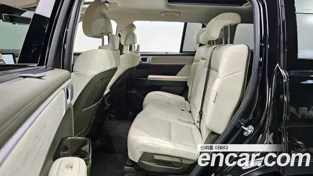 Hyundai Santa Fe 2024 — ფოტო 8/20