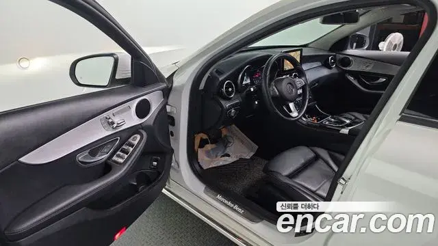 Mercedes-Benz C-Class 2018 — Фото 11/20