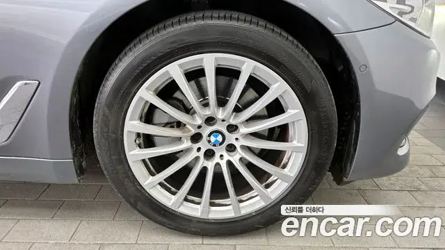 BMW 5 Series 2020 — Photo 17/20