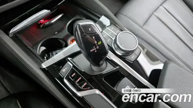 BMW 5 Series 2020 — Photo 12/20