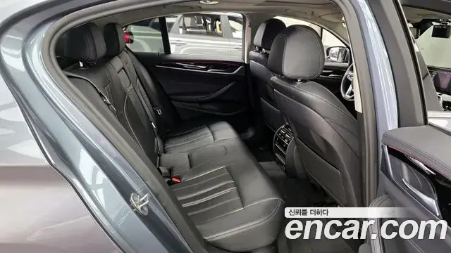 BMW 5 Series 2020 — Photo 13/20