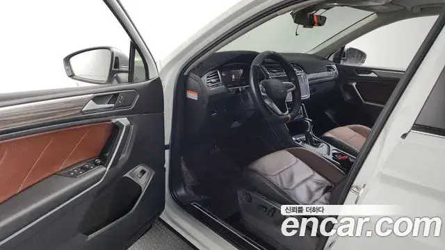Volkswagen Tiguan Allspace 2023 — Фото 10/20