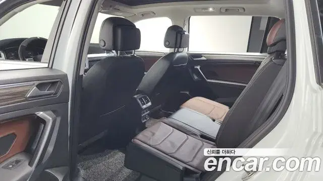 Volkswagen Tiguan Allspace 2023 — Фото 11/20