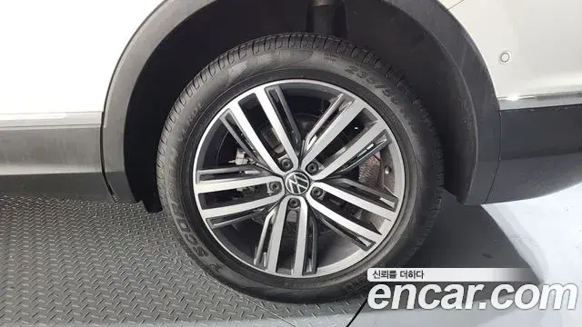 Volkswagen Tiguan Allspace 2023 — Photo 7/34