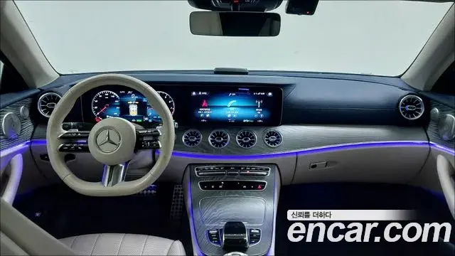 Mercedes-Benz E-Class 2022 — Photo 7/17