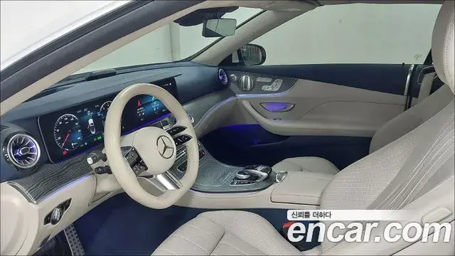 Mercedes-Benz E-Class 2022 — Photo 8/17