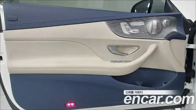 Mercedes-Benz E-Class 2022 — Photo 16/17
