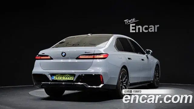 BMW 7 Series 2025 — ფოტო 7/31