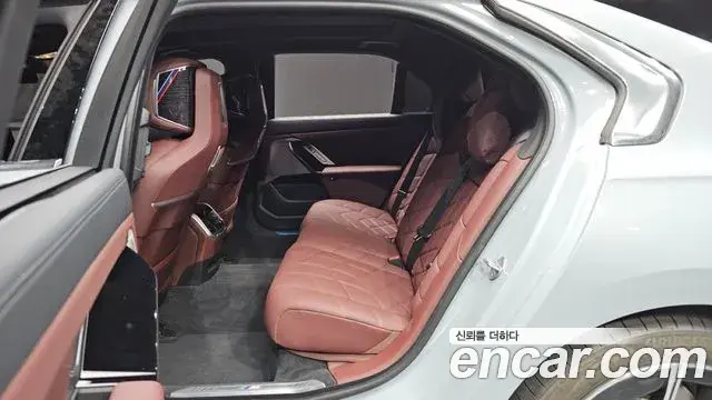 BMW 7 Series 2025 — ფოტო 15/31