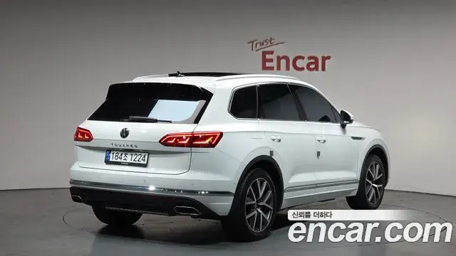 Volkswagen Touareg 2023 — ფოტო 1/35