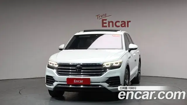 Volkswagen Touareg 2023 — ფოტო 22/35