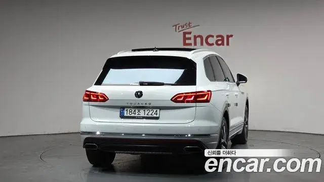 Volkswagen Touareg 2023 — ფოტო 14/35