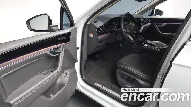 Volkswagen Touareg 2023 — ფოტო 4/35