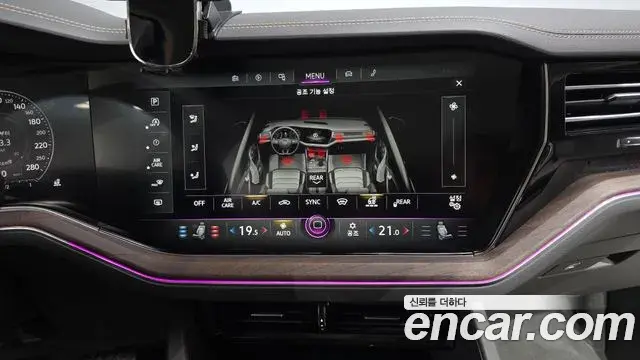 Volkswagen Touareg 2023 — ფოტო 24/35