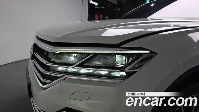 Volkswagen Touareg 2023 — ფოტო 19/35