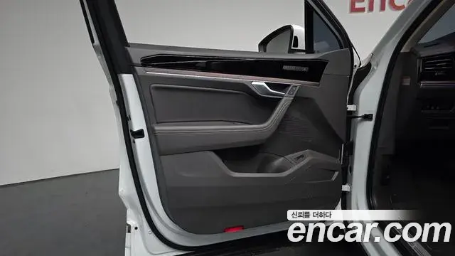 Volkswagen Touareg 2023 — ფოტო 26/35