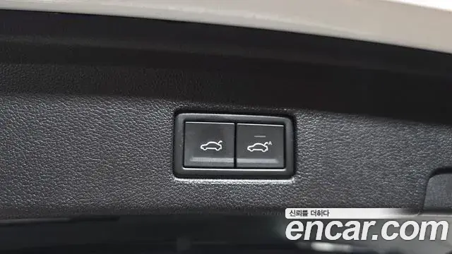 Volkswagen Touareg 2023 — ფოტო 28/35