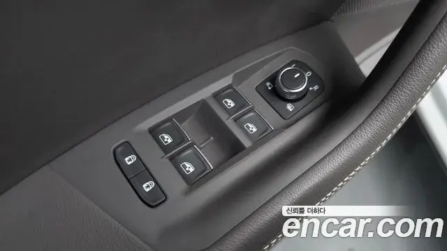Volkswagen Touareg 2023 — ფოტო 33/35