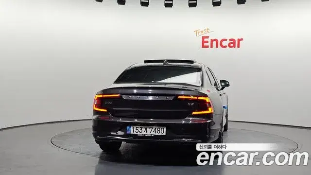 Volvo S90 2022 — Photo 23/34